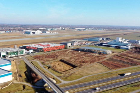 Euro-net already leases the fourth warehouse from 7R